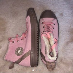 pink high top converse!💗